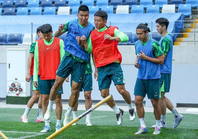 开云-电梯战神替补行 国安续约36岁老腰看不懂 鲤鱼再混1年 新外援呢？