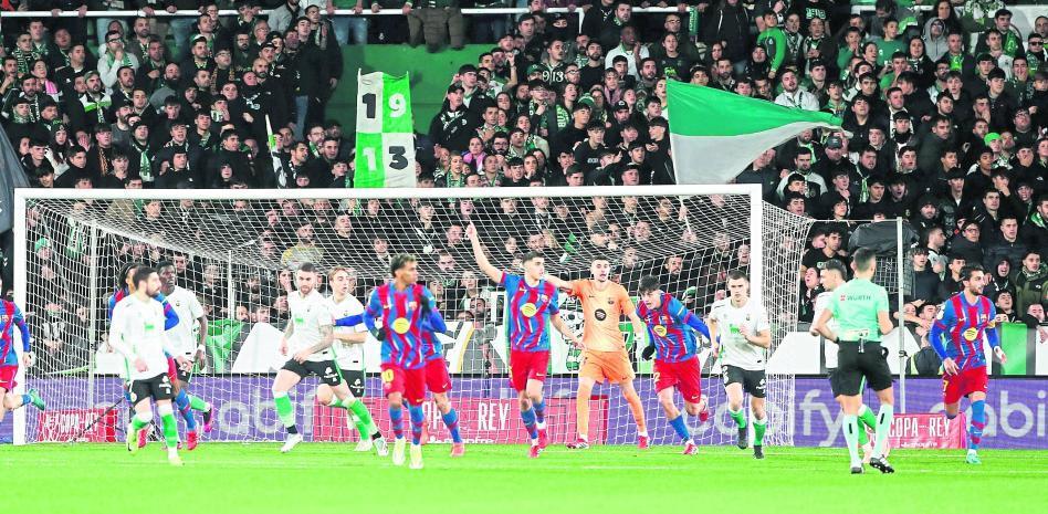 开云APP-世体：特狮连国王杯都没有上场机会，若想比赛他只能冬窗离队